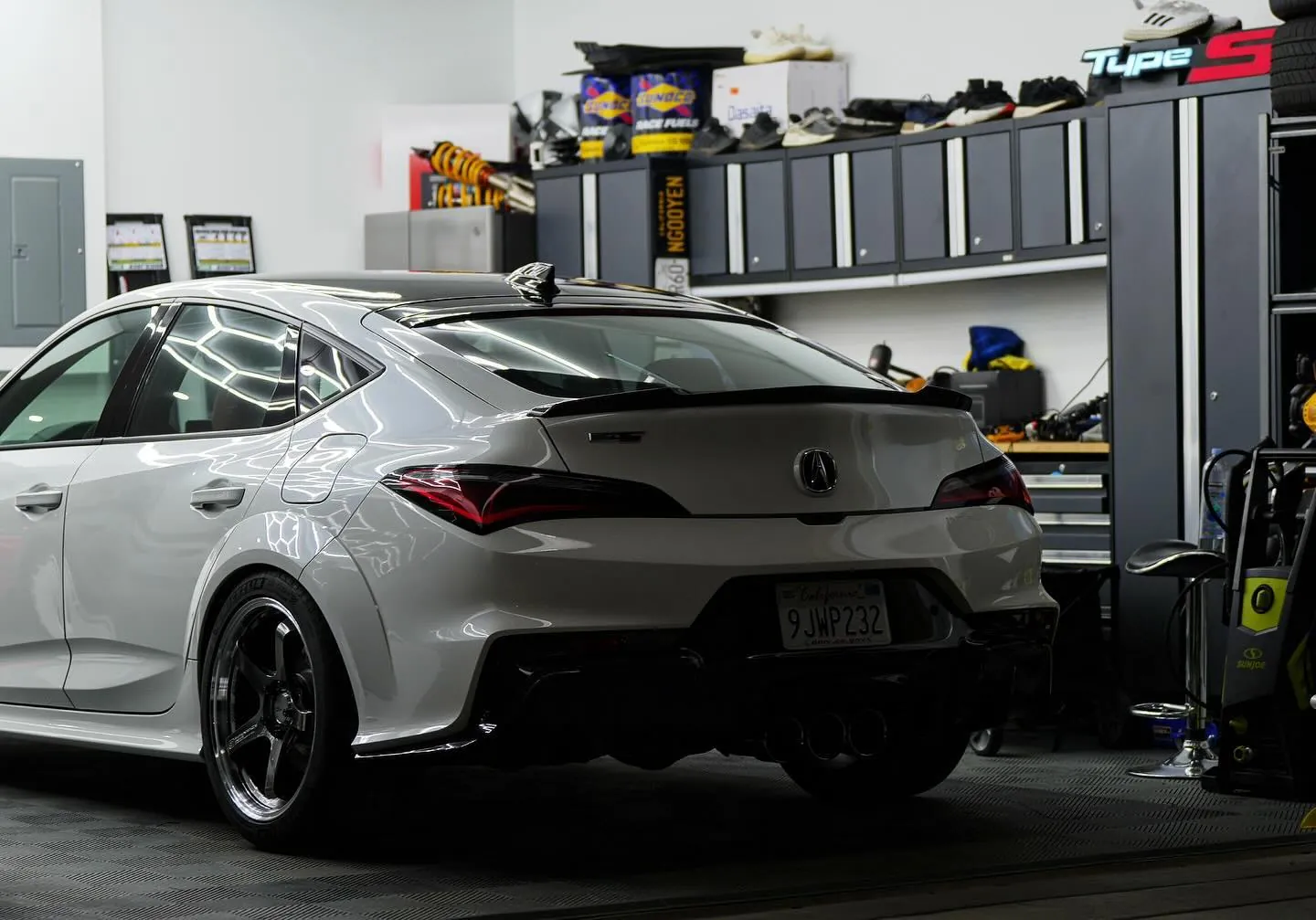 Center caps are in, for the advan gts. Wheels are nice and the fitment is perfect. No rub, no tuck look, just a meaty looks like it handle on rails look. I am d