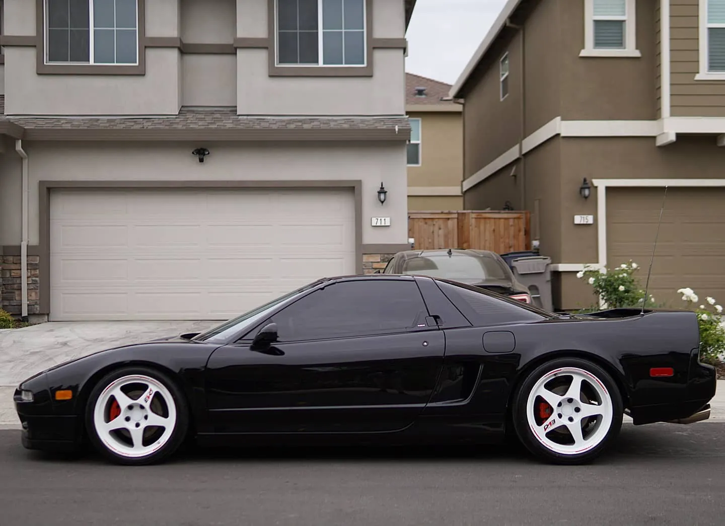 Oooooweeee. Decals on, and black lugs