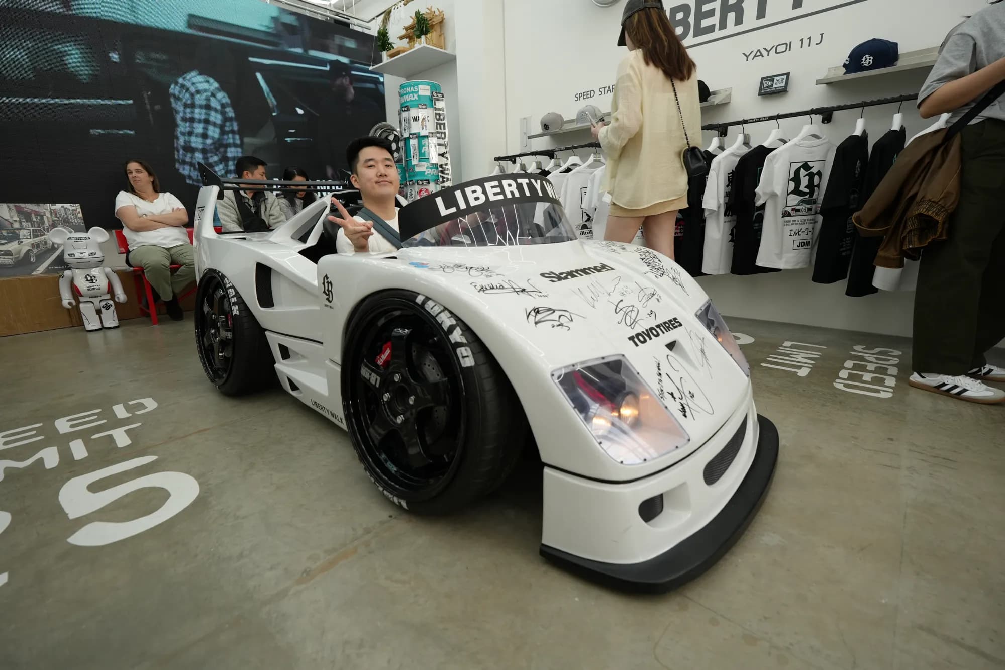 Liberty Walk mini F40, Tokyo